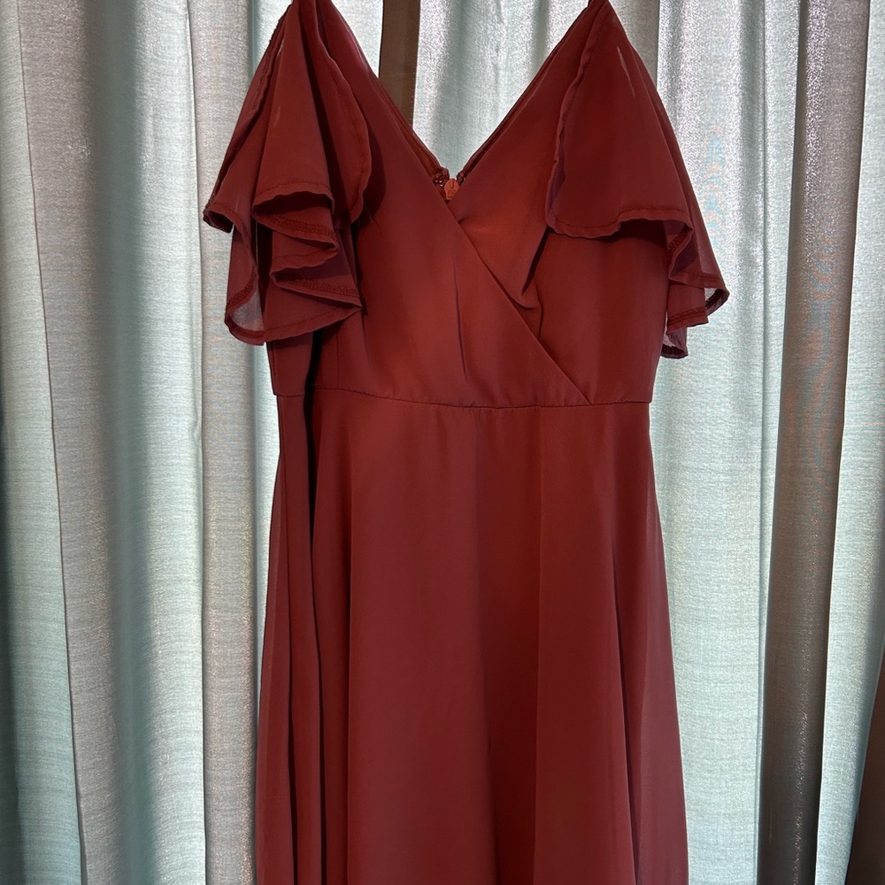 Pink short dress with ruffled sleeves.